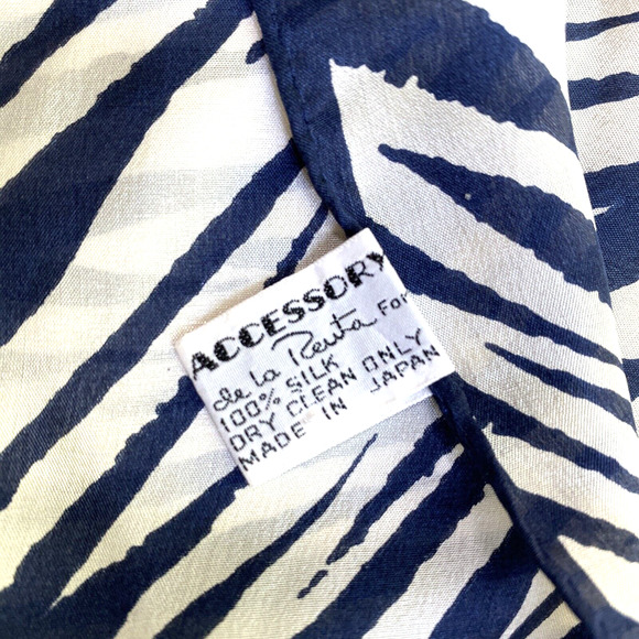 Vintage Oscar De La Renta Silk Scarf Navy Blue & White Mod Stripes Large Square - Picture 5 of 9